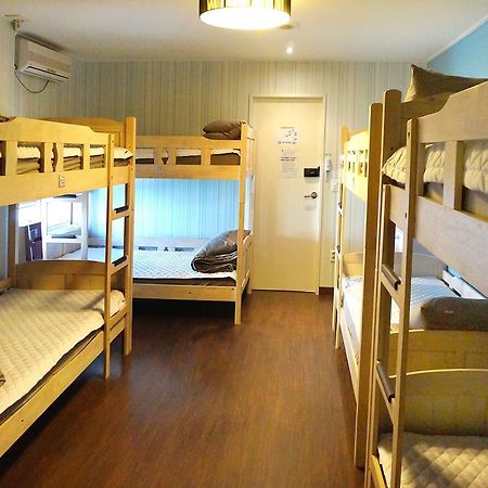 Hello Guesthouse Busan Bagian luar foto